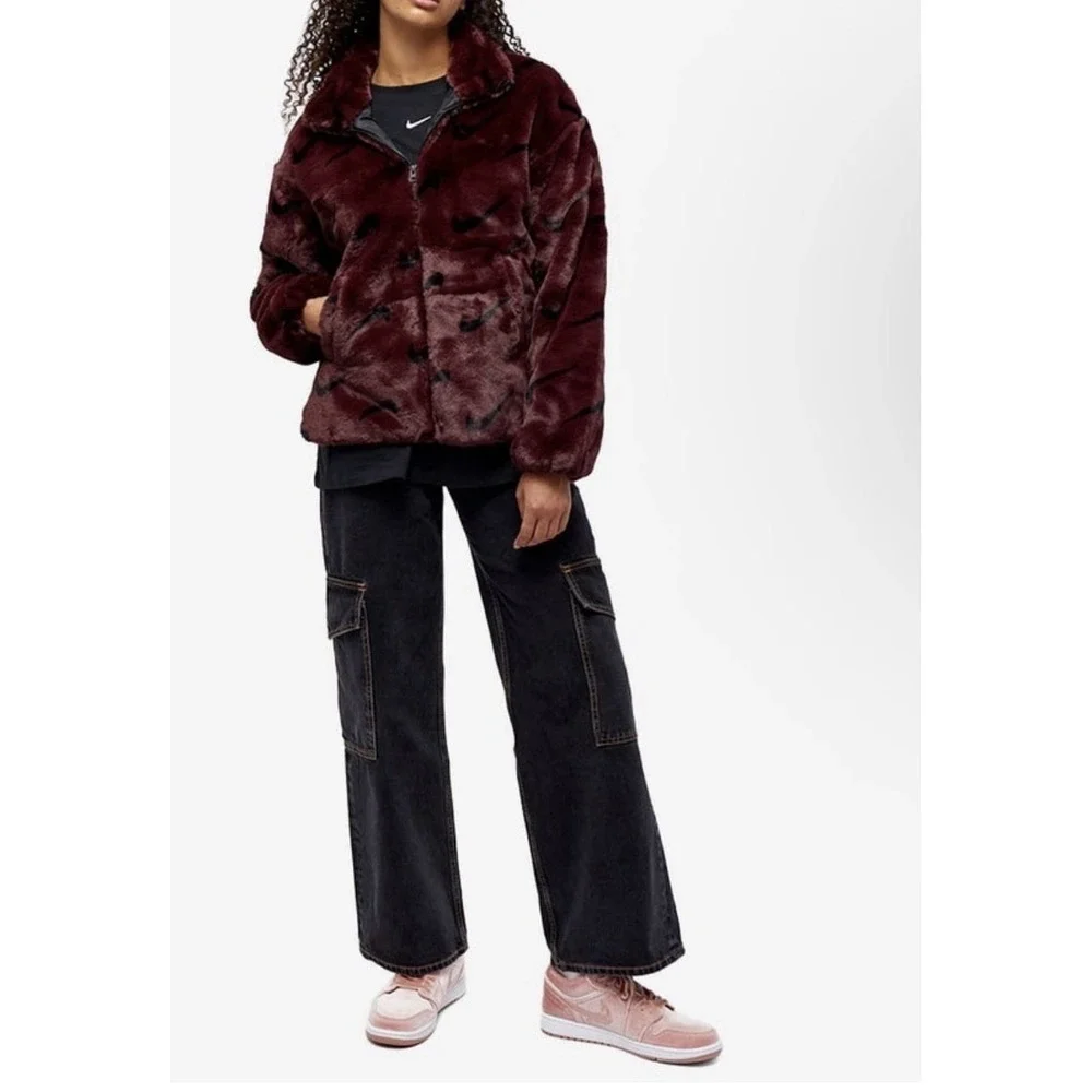 Nike Women Size Small Plush Printed Faux Fur Jacket‎ Burgundy Crush & Black